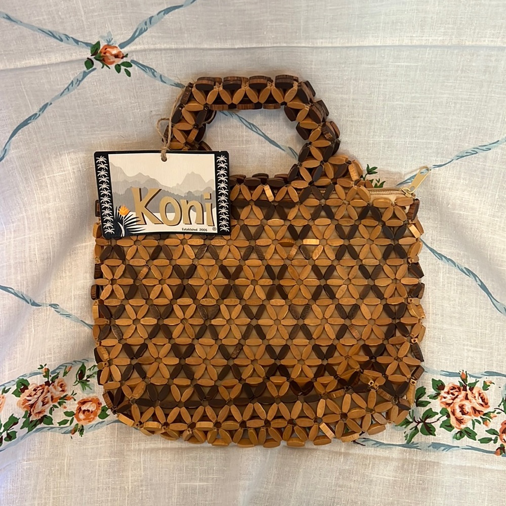 Island small purse made with natural wood and linen interior by Koni